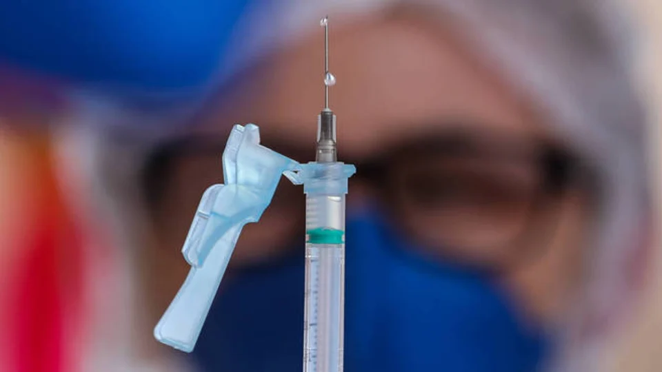 Ministra do STF dá cinco dias para secretário da Saúde explicar nota técnica que contraria as vacinas