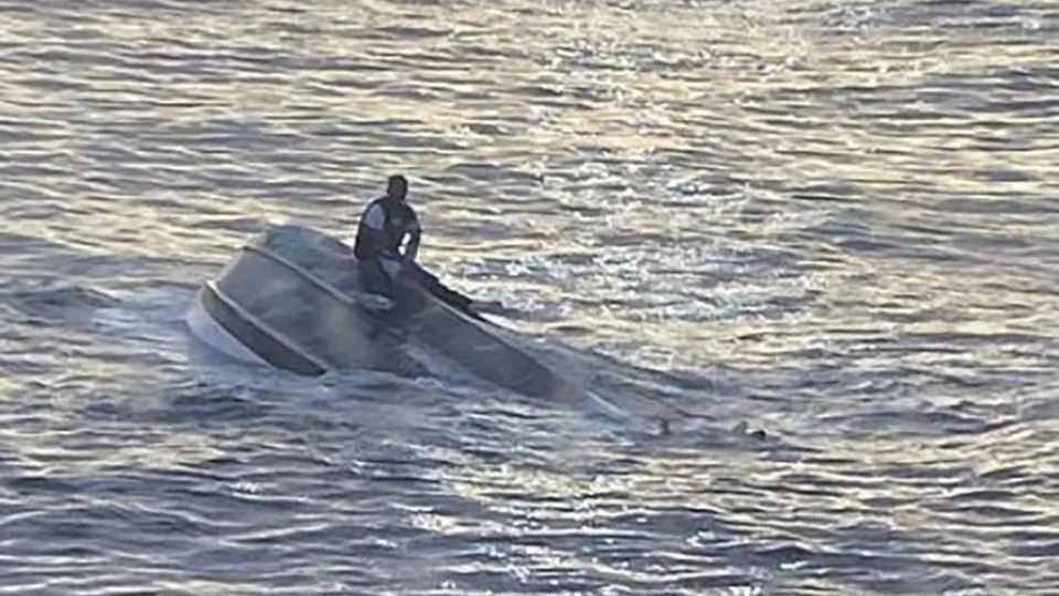 Após quatro corpos de naufrágio serem encontrados, EUA informam que podem encerrar buscas por mais sobreviventes