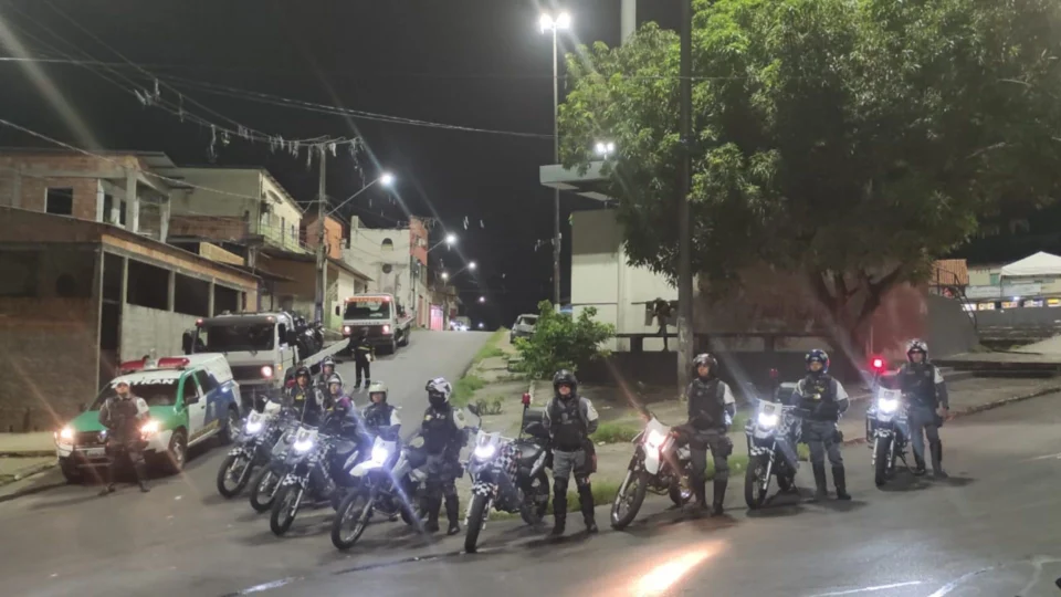 ‘Rolezinho’ irregular de motocicletas é interceptado em Manaus