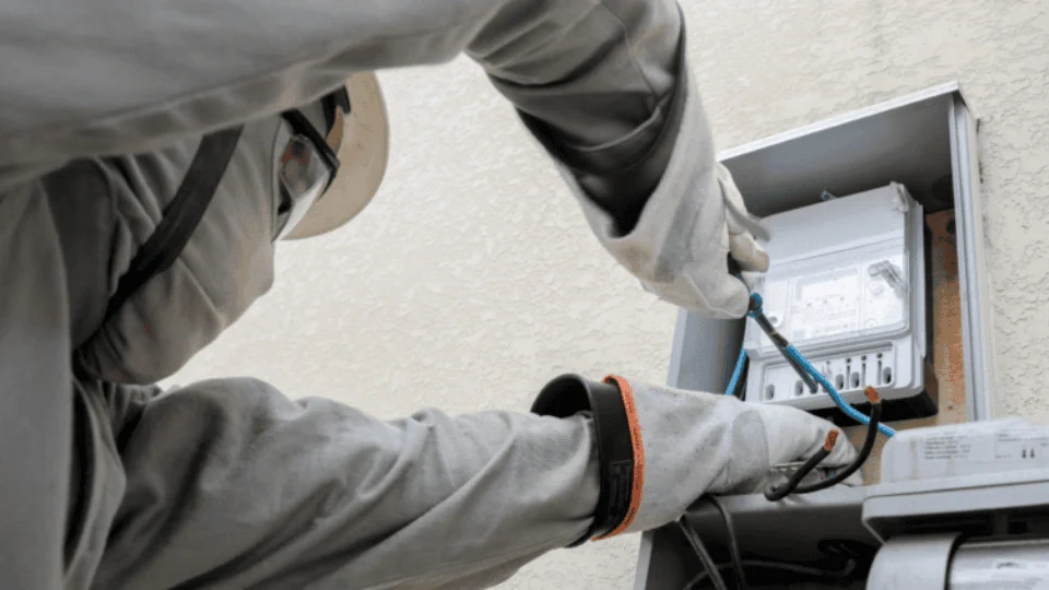 Nova lei obriga concessionárias de água e luz a notificarem clientes antes de vistoria em medidores, no AM