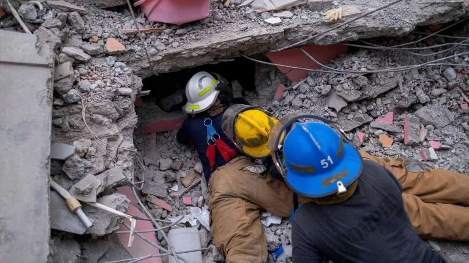 Sobe para quase 2 mil o número de mortos em terremoto no Haiti