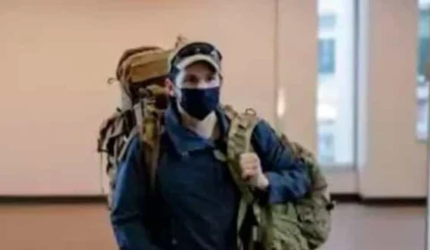 Franco-atirador chega na Ucrânia para defender o país contra invasão russa