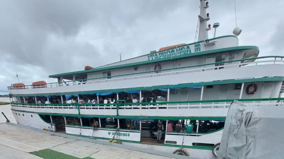 No Amazonas, idoso é preso com mais de 5Kg de maconha prensada em embarcação