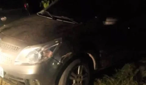 Motorista é feito refém por 8 horas por ladrões que não conseguiam falar com receptador devido pane no Whatsapp