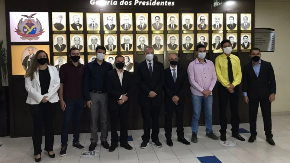 TCE-AM empossa sete servidores aprovados no concurso público