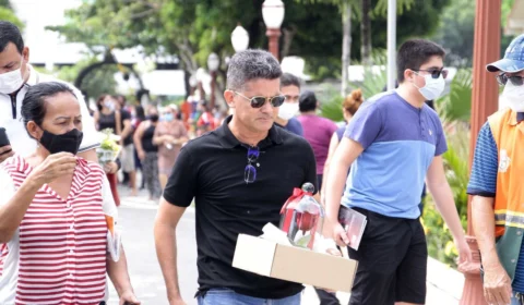 Quinze vítimas da Covid-19 enterradas em covas coletivas serão removidas para túmulos individuais em Manaus