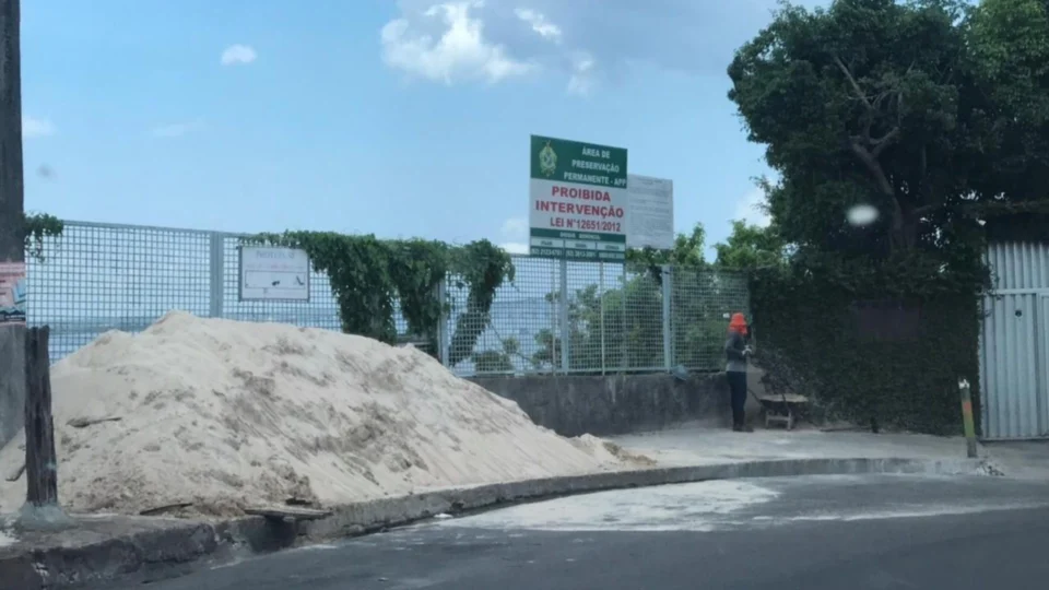 Obstruções de calçadas e ruas aumentam 141% em 2021, em Manaus