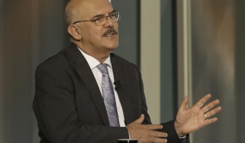 Ministro afirma que não faltou recursos para a educação na pandemia