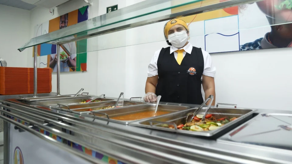 Prefeitura inaugura restaurante popular ‘Prato do Povo’ na Zona Norte de Manaus