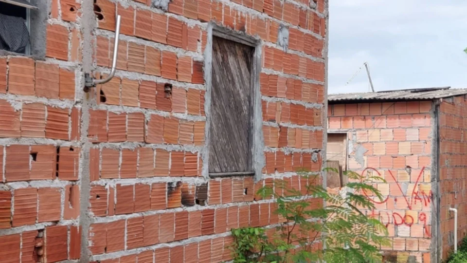 Em Manaus, homem é morto a tiros na casa da namorada