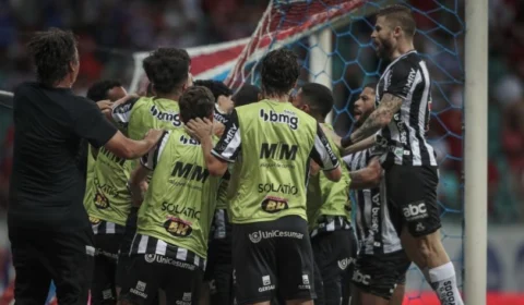 Em jogo de cinco gols, Atlético-MG bate o Bahia de virada e é campeão brasileiro após 50 anos