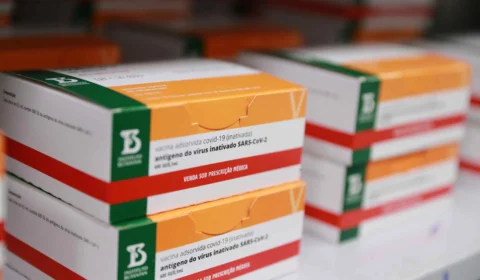 Amazonas recebe mais 108 mil doses da vacina CoronaVac