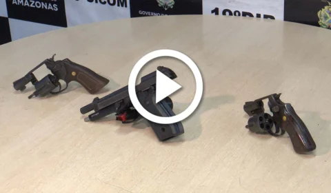 VÍDEO: em Manaus, homem é preso com armas escondidas em casa