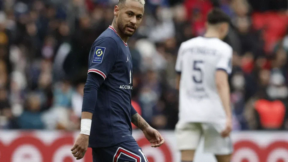 Neymar afirma que eliminação do PSG da Champions resulta em dias ‘complicados’