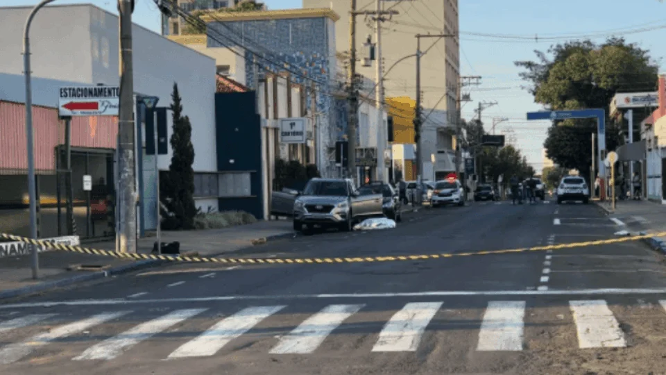 Cerca de 40 artefatos foram encontrados por policiais após assalto em Araçatuba-SP