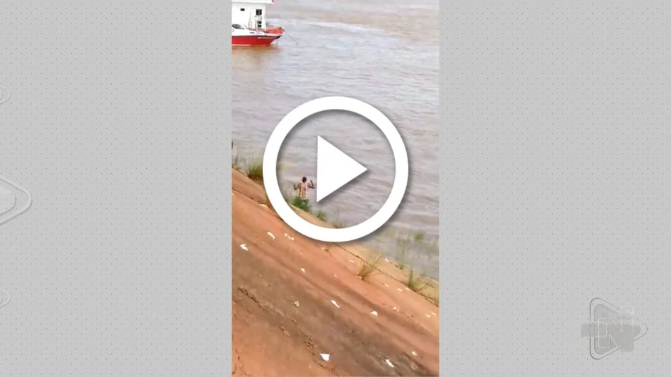 VÍDEO: no AM, suspeito de roubar celular se joga no rio com medo de ser espancado