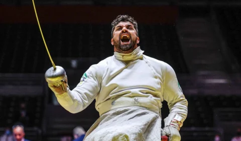 Jovane Guissone conquista prata na esgrima em cadeira de rodas, em Tóquio