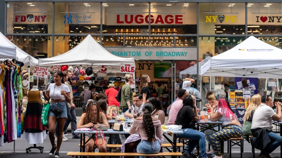 Fronteiras dos EUA serão reabertas a viajantes vacinados contra a Covid-19
