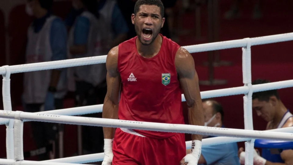 Bia Ferreira e Hebert Conceição vão lutar pela medalha de ouro no boxe