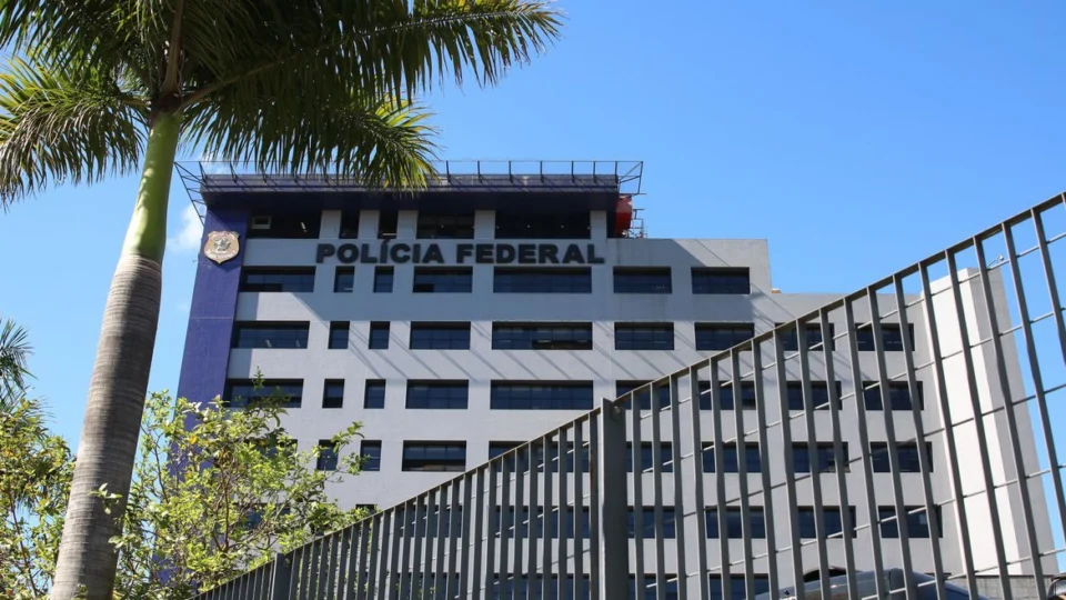 Polícia Federal prende homem que divulgou vídeo de estupro de criança na internet, em São Paulo