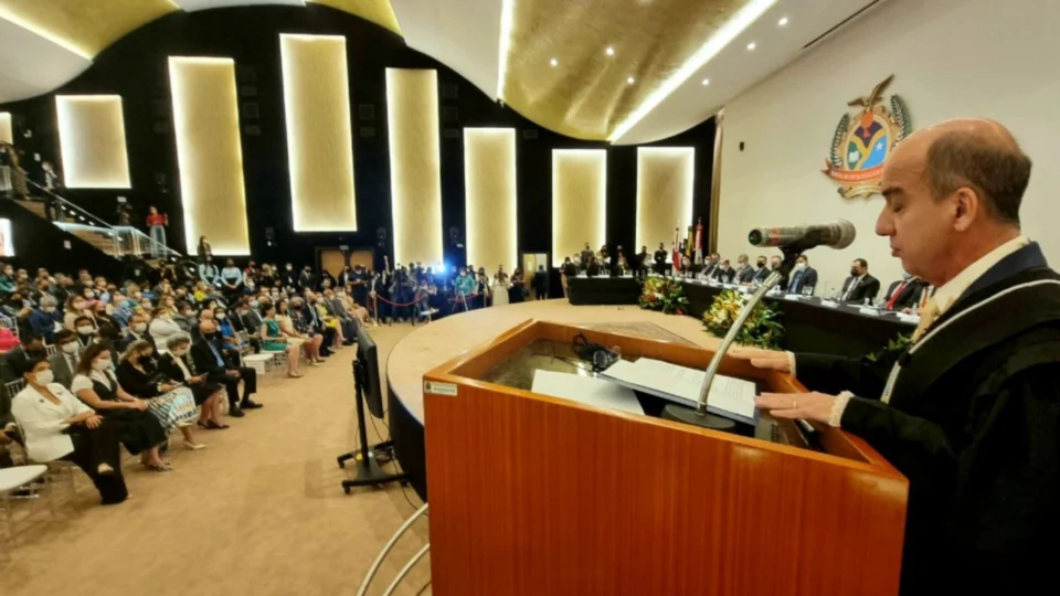 Érico Desterro assume presidência do TCE-AM para biênio 2022/2023