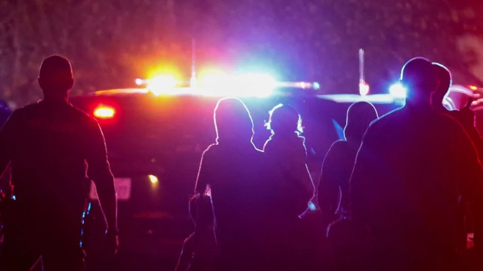 Homem mata filhas de 9, 10 e 13 anos dentro de igreja na Califórnia, nos EUA