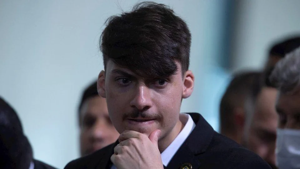 Jair Renan, filho de Bolsonaro, é intimado pela PF sobre inquérito que investiga tráfico de influência e lavagem de dinheiro