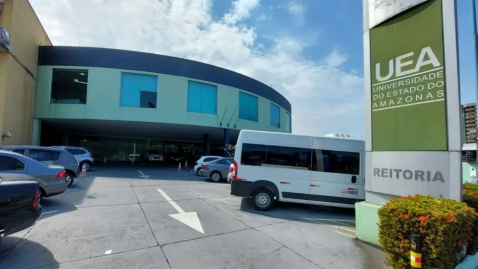 Duas chapas disputam cargos de reitor e vice-reitor da UEA