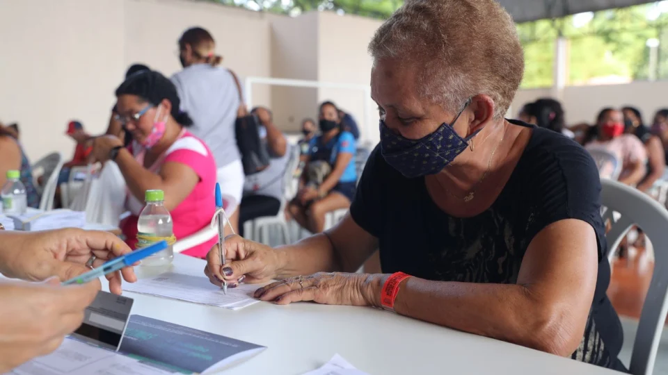 Cartões do ‘Auxílio Estadual Permanente’ são entregues em 6 municípios do AM nesta segunda