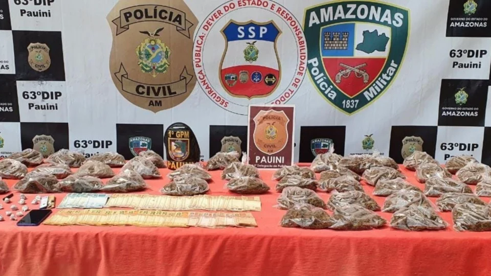 Em Pauini-AM, homem é preso com drogas e R$ 4,2 mil