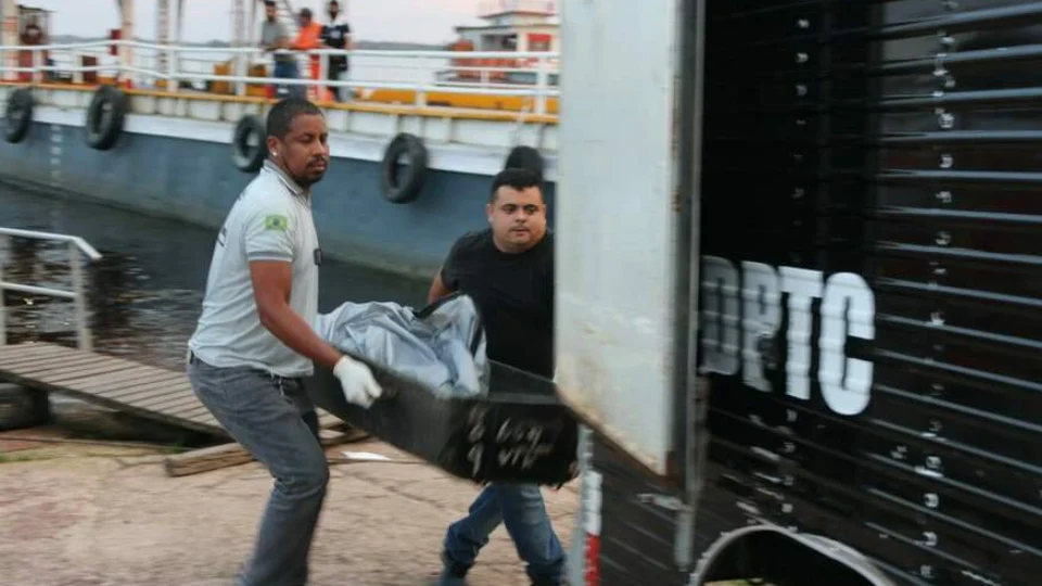 Corpo de homem com uma tatuagem escrita Deivison é encontrado boiando no Rio Negro em Manaus