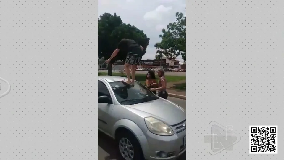 VÍDEO: mulher é agredida e tem o carro quebrado por motorista após batida no DF