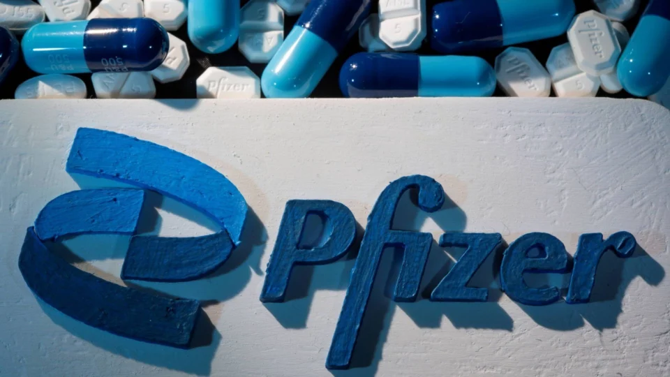 Agência FDA dos EUA aprova uso emergencial de pílula contra Covid-19 da Pfizer