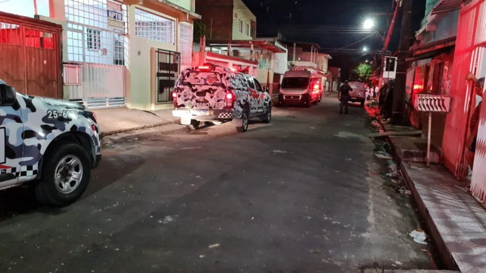 Ex-detento mantém esposa e filhos como reféns em Manaus