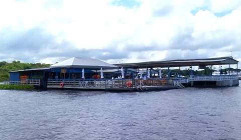 PL que exige tratamento de esgoto em flutuantes do AM recebe apoio empresarial