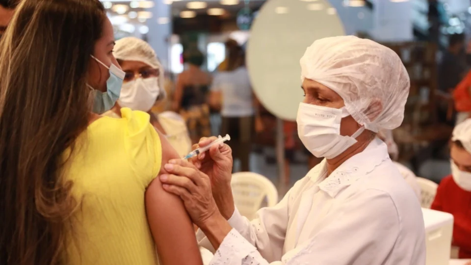 No AM, campanha de vacinação contra a Covid-19 retorna nesta segunda-feira