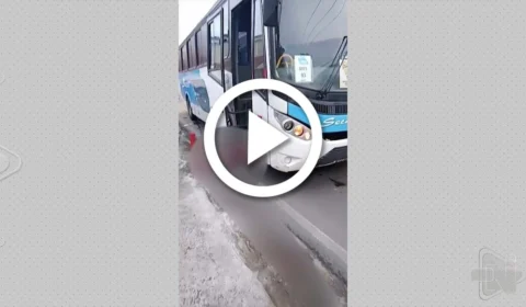 VÍDEO: suspeitos de assalto são atropelados durante fuga em Manaus