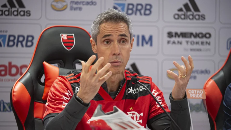 Técnico Paulo Sousa comanda primeira atividade no Flamengo