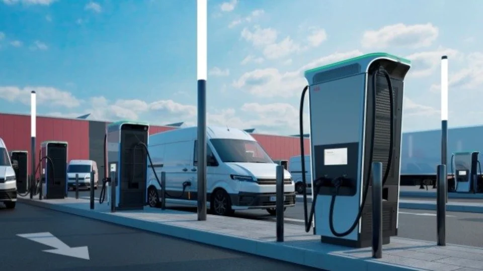 Empresa lança carregador de carro mais rápido do mundo