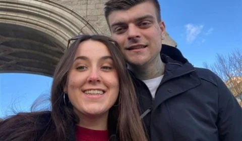 Jovem é assassinada a facadas após viajar 7 mil km para encontrar homem que conheceu na internet, em Londres