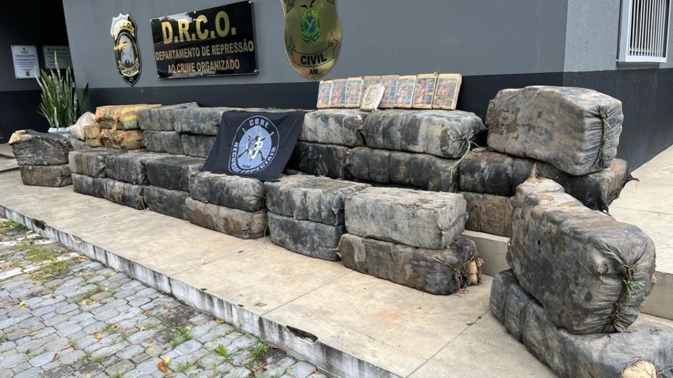 Operação apreende drogas, carros, embarcações e dinheiro em espécie no AM