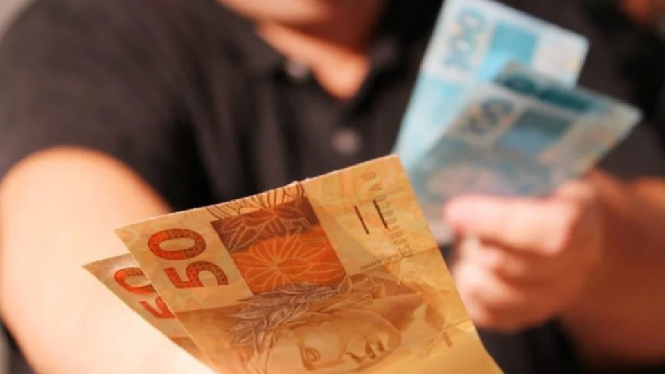 Aproximadamente 39 milhões de brasileiros têm R$ 27,5 bilhões a receber; veja onde há valor esquecido