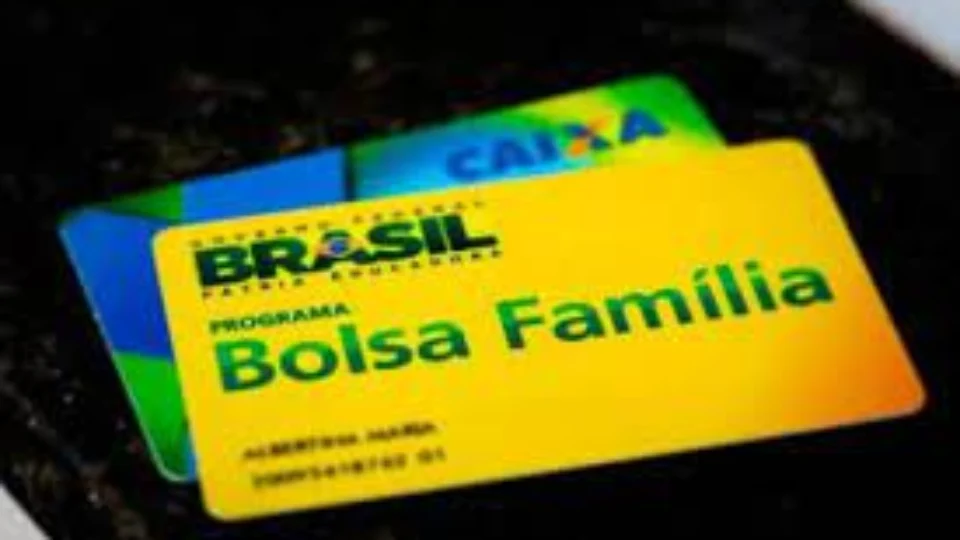 Cerca de 1 milhão de brasileiros recebem a última parcela do Bolsa Família nesta sexta-feira