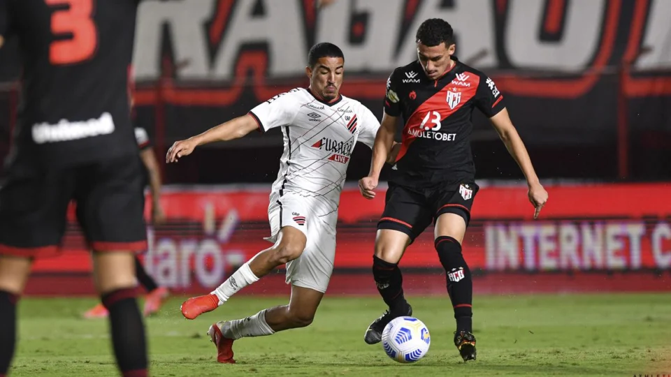 Athletico-PR segura Atlético-GO fora de casa e segue na Copa do Brasil