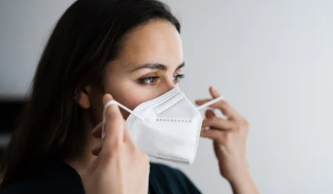 Rio de Janeiro derruba a obrigatoriedade do uso de máscaras, mas mantém passaporte da vacina