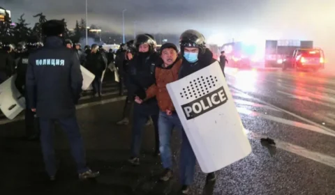 No Cazaquistão, oito agentes de segurança são mortos e 317 feridos em protestos