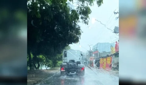Chuva causa alagamentos e desabamento de muro em Manaus
