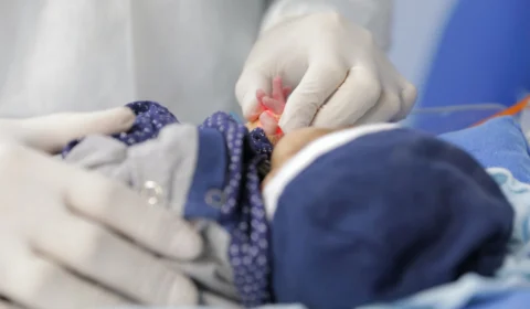 Trigêmeo supera quadro grave e é considerado um milagre, no Amazonas