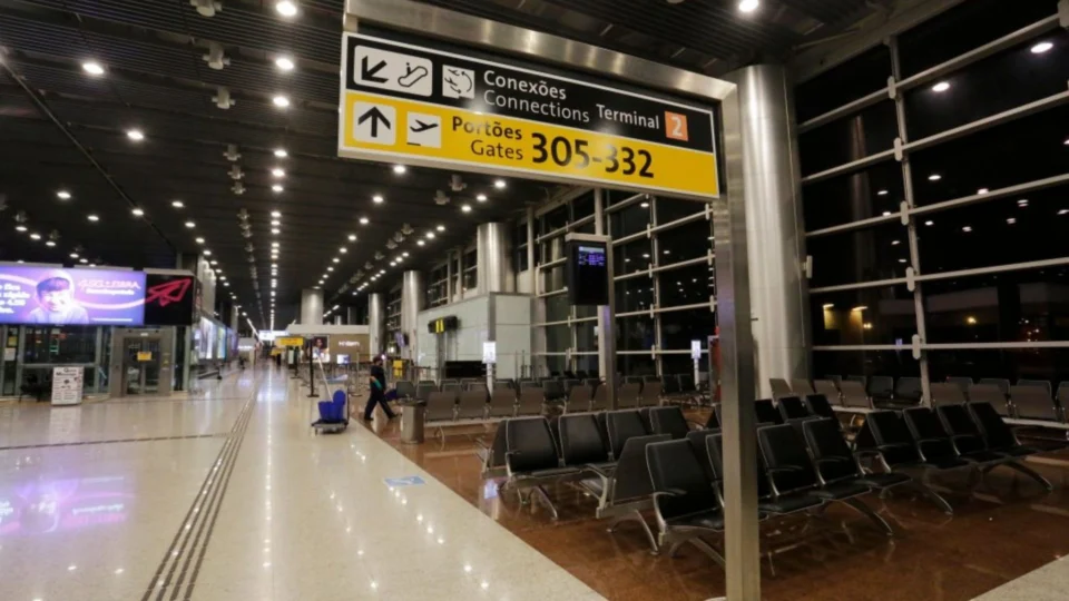 Menino de 9 anos desaparecido viajou de Manaus para SP após descobrir na internet como entrar em avião de forma despercebida