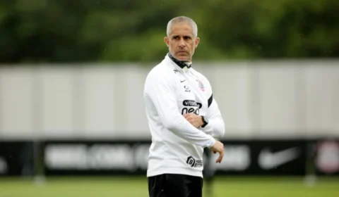 Técnico do Corinthians tem arritmia cardíaca detectada em exame
